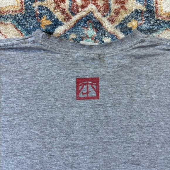 Vintage Nike Northern Illinois Basketball T-shirt Size XL - Picture 5 of 5